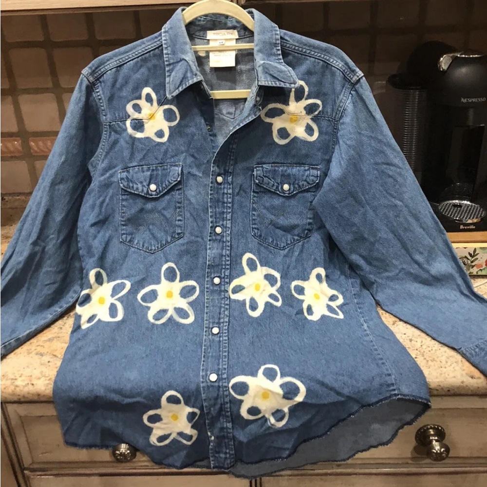 Free People Tricia Fix Daisy Denim Top Button Down Embroidered Love Blue - Picture 6 of 8